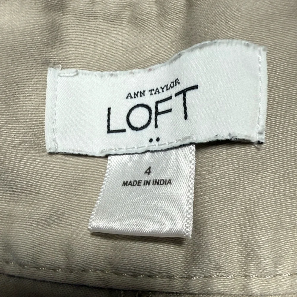 Ann Taylor loft women’s size 4 khaki skirt.